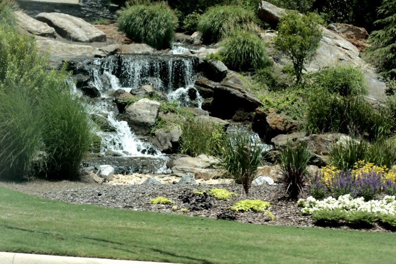 paysagiste-GINASSERVIS-min_small-garden-waterfall-rocks-natural-landscape-nature-1593483-pxhere.com